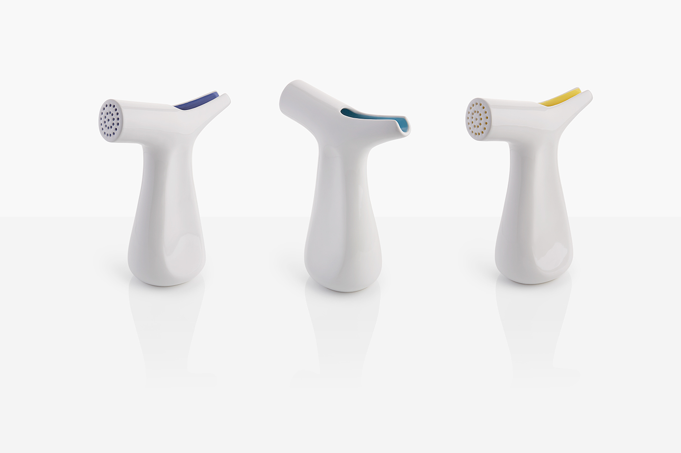 vase，Watering flowers，Shower，rock，reverent，cobblestone，Dinner plate，tableware，Plants and flowers，Grass flower，