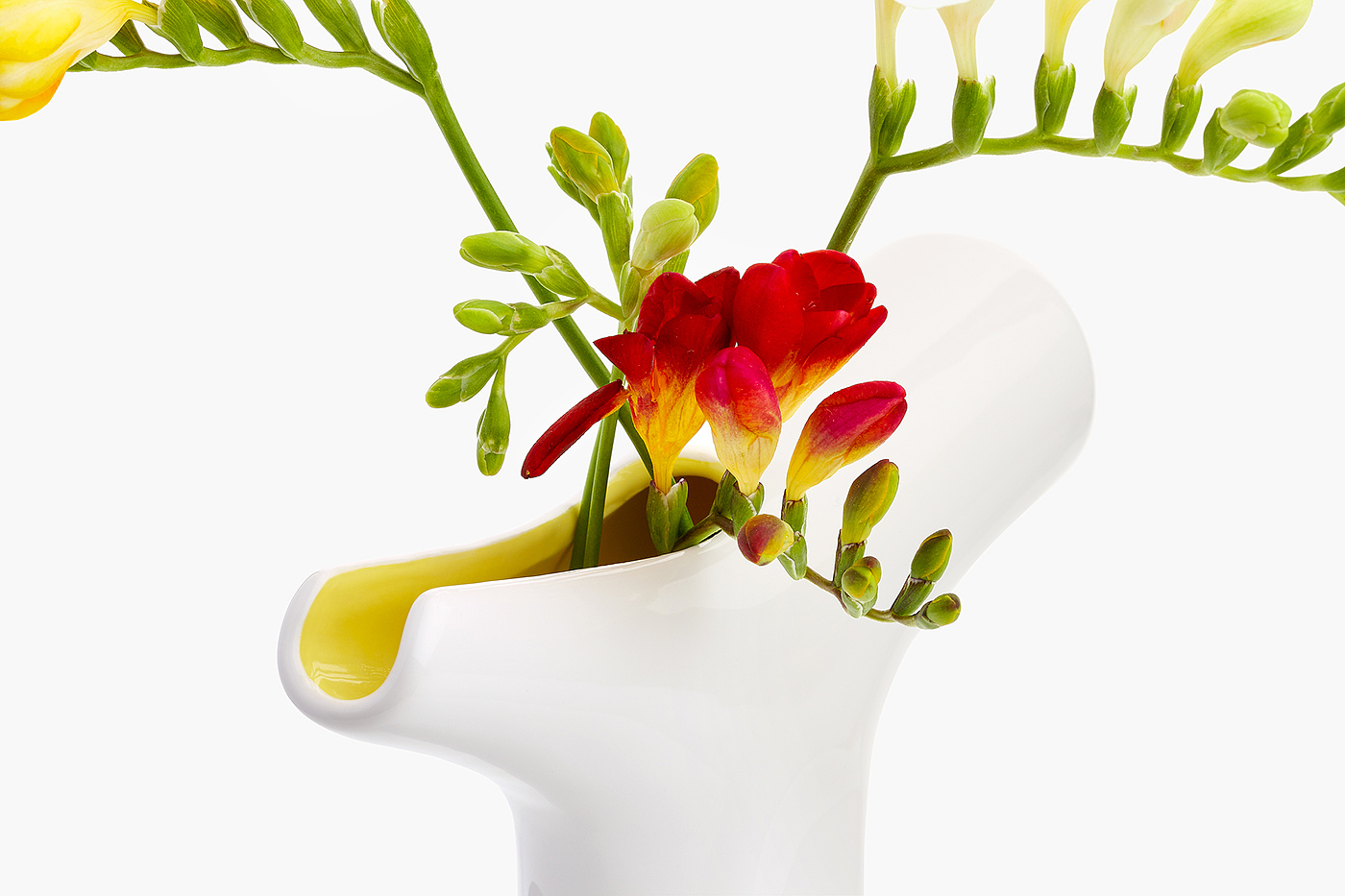 vase，Watering flowers，Shower，rock，reverent，cobblestone，Dinner plate，tableware，Plants and flowers，Grass flower，