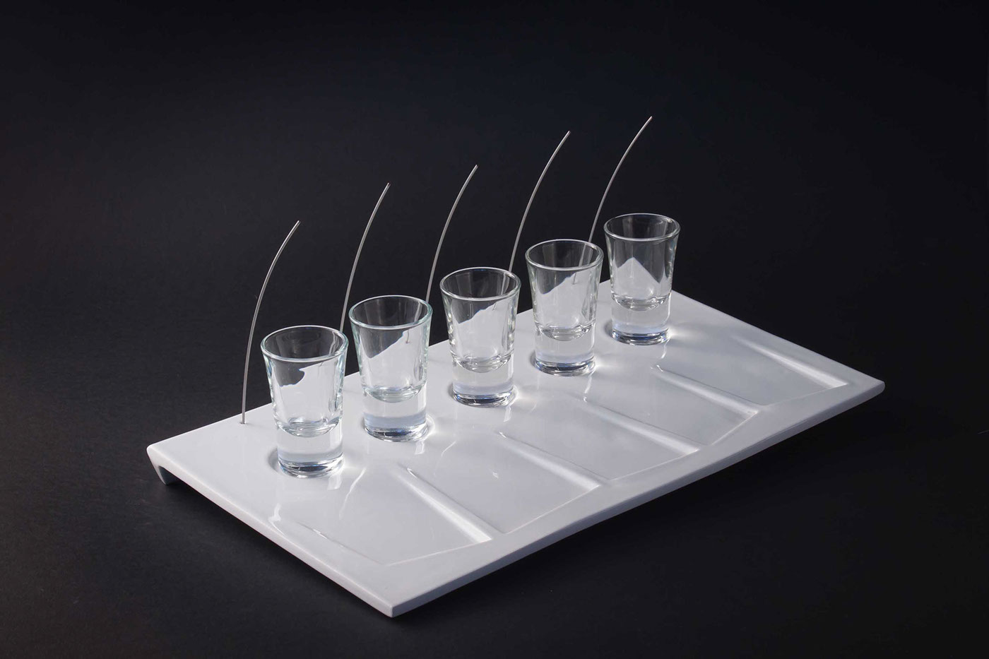 vase，Watering flowers，Shower，rock，reverent，cobblestone，Dinner plate，tableware，Plants and flowers，Grass flower，