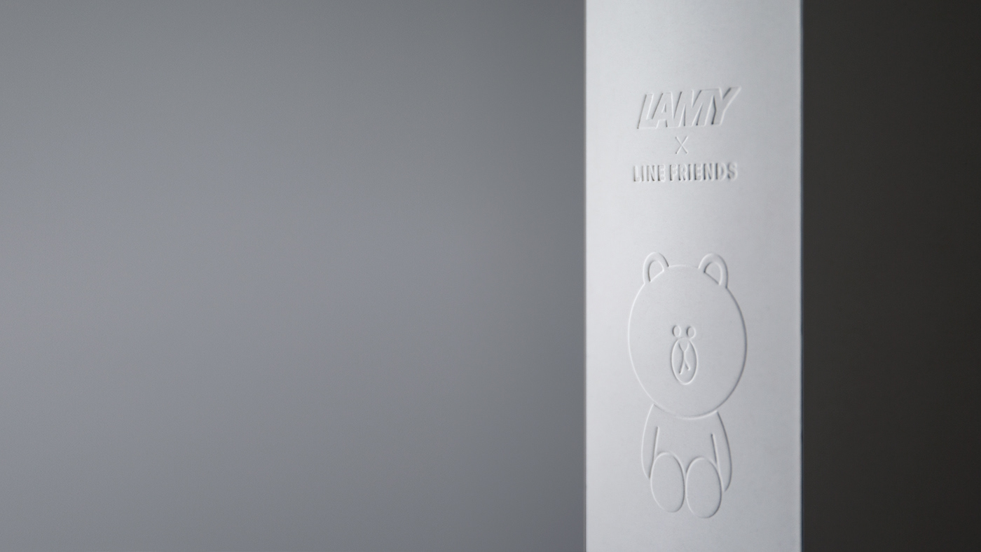 Brown bear，Stationery，suit，