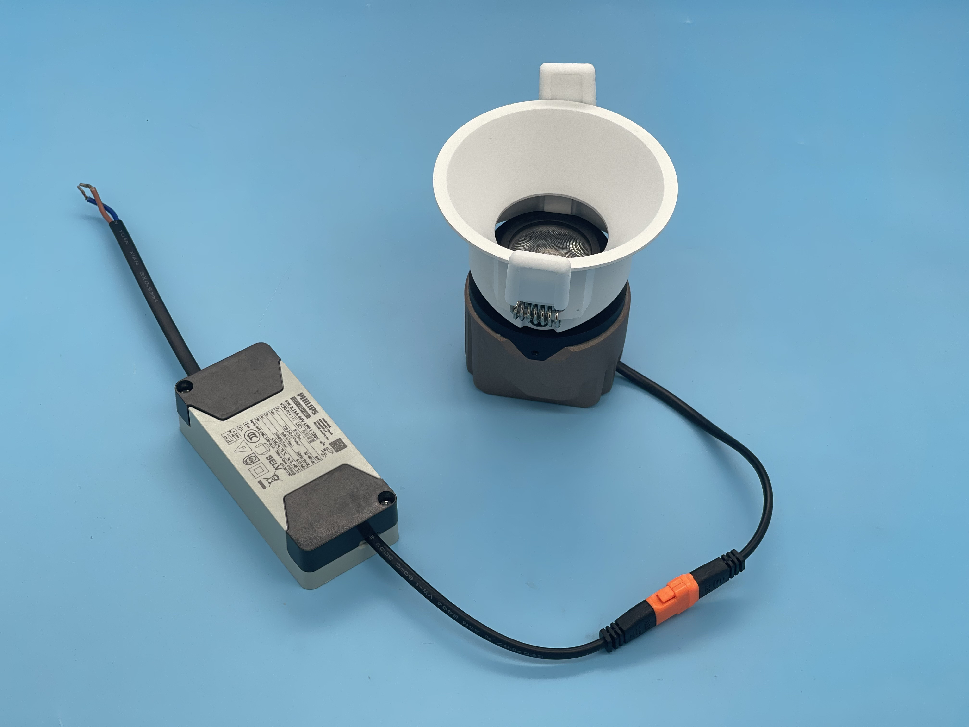 The latest high-end adjustable: deep anti glare spotlight，