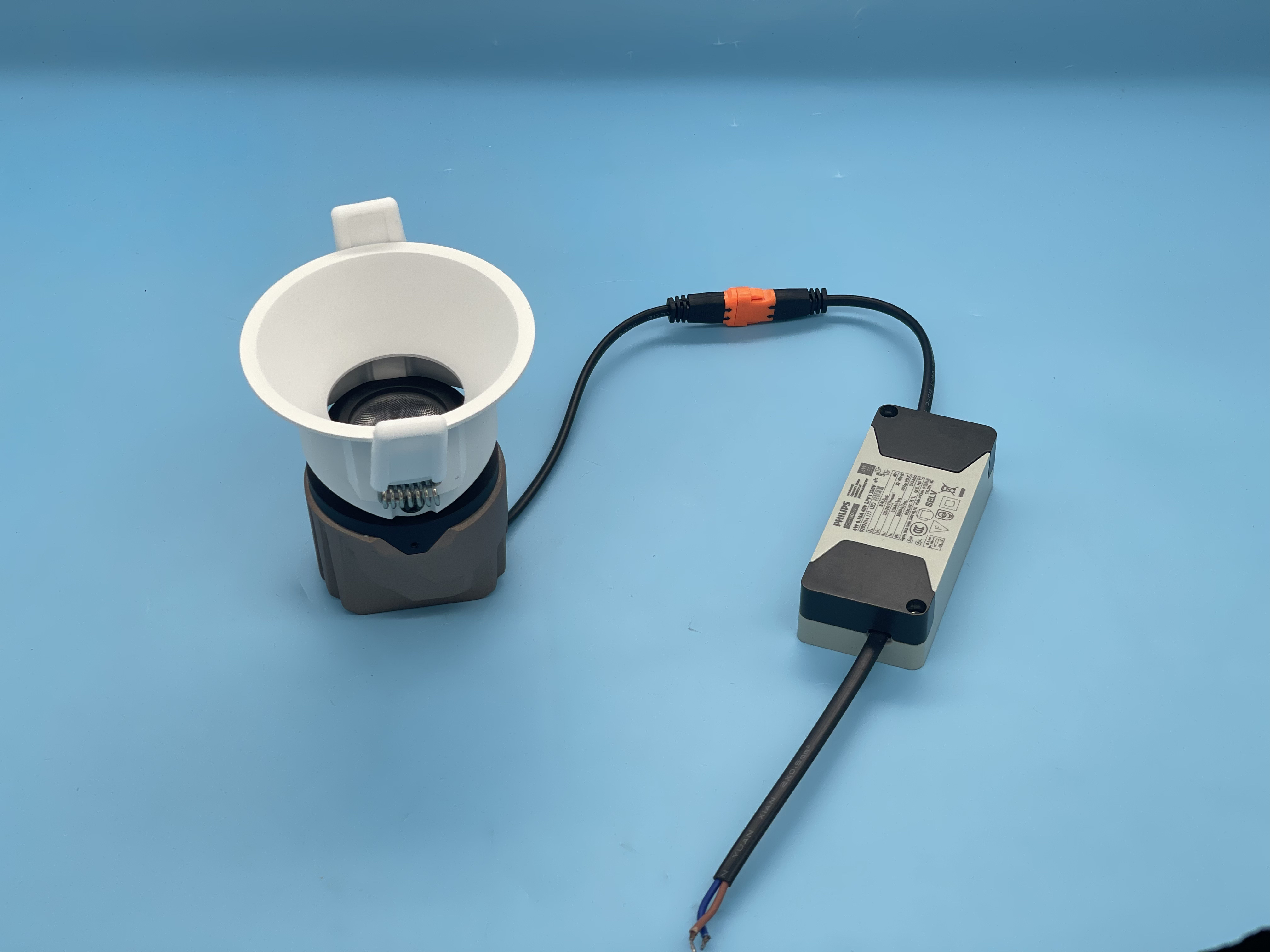 The latest high-end adjustable: deep anti glare spotlight，