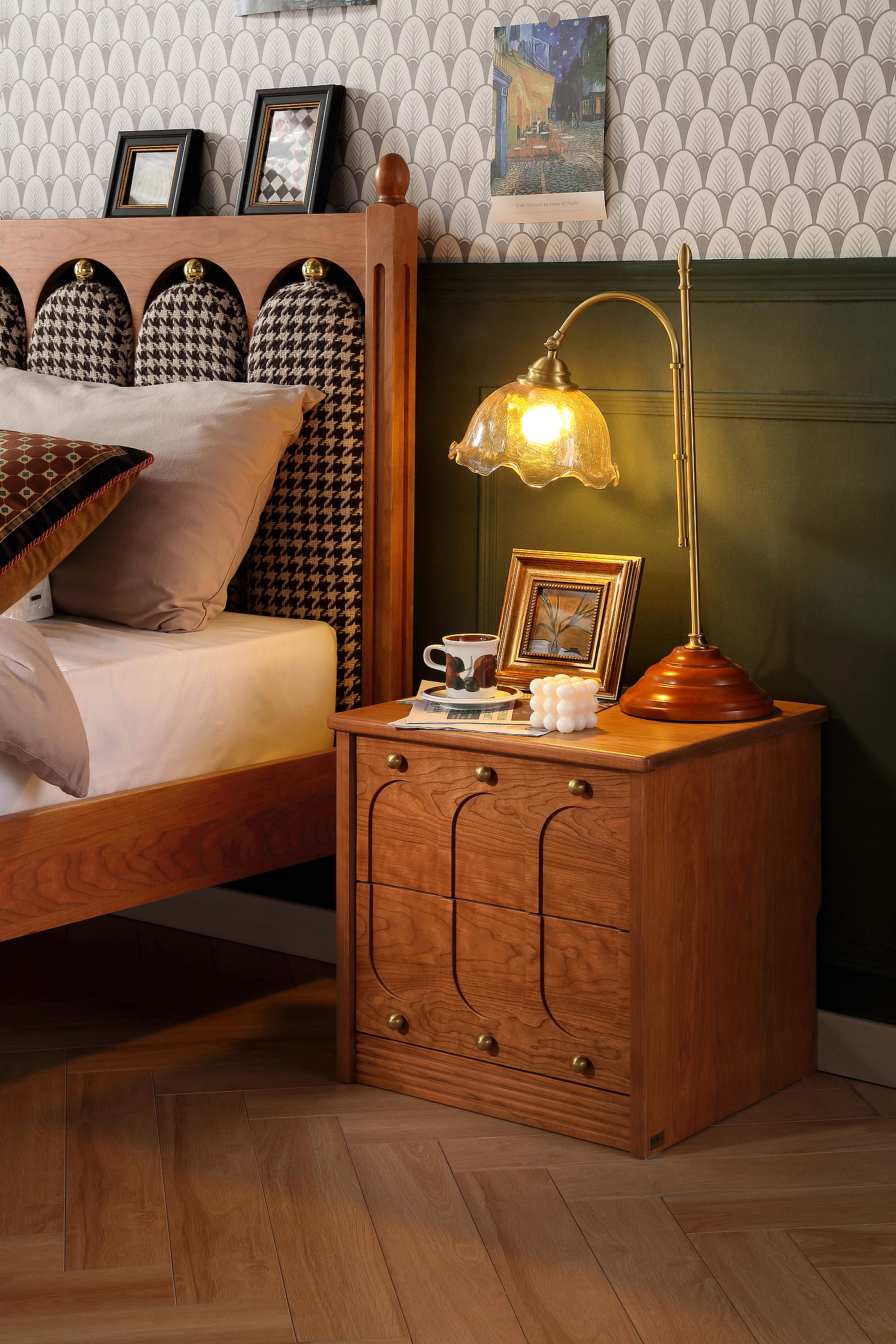 Bedside Cabinet · Castle · Cherry Wood，