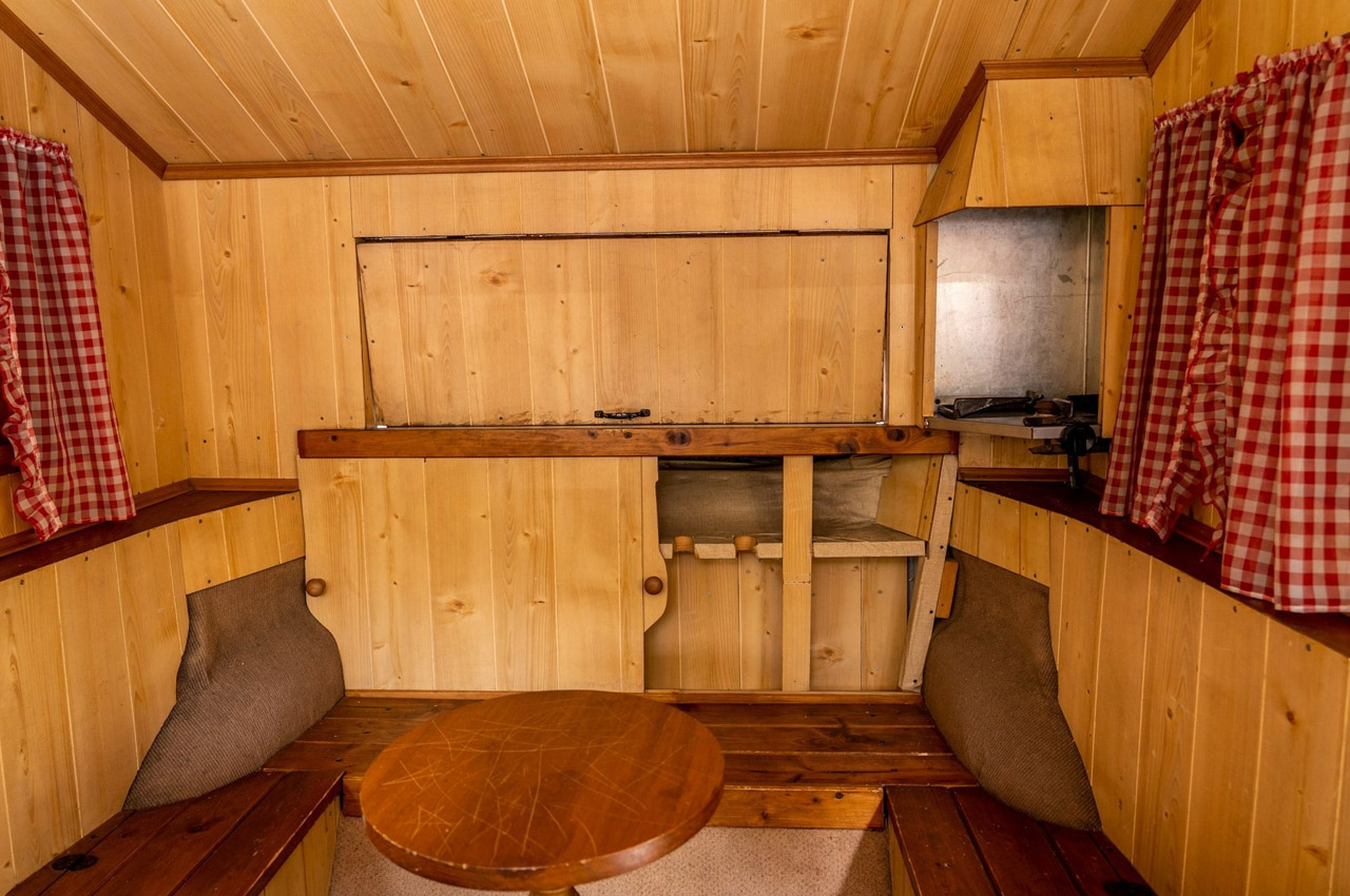 The Beatles，Wooden house，Car transformation，