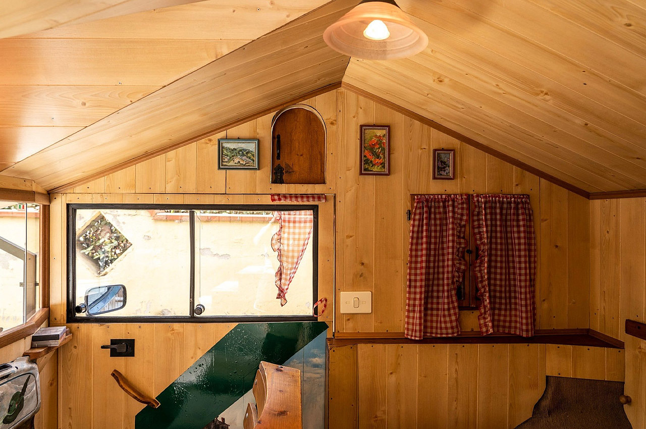 The Beatles，Wooden house，Car transformation，