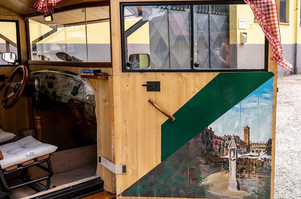 The Beatles，Wooden house，Car transformation，