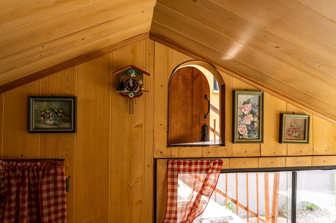 The Beatles，Wooden house，Car transformation，