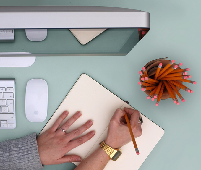 pen container，Stationery，pencil，wood，interest，