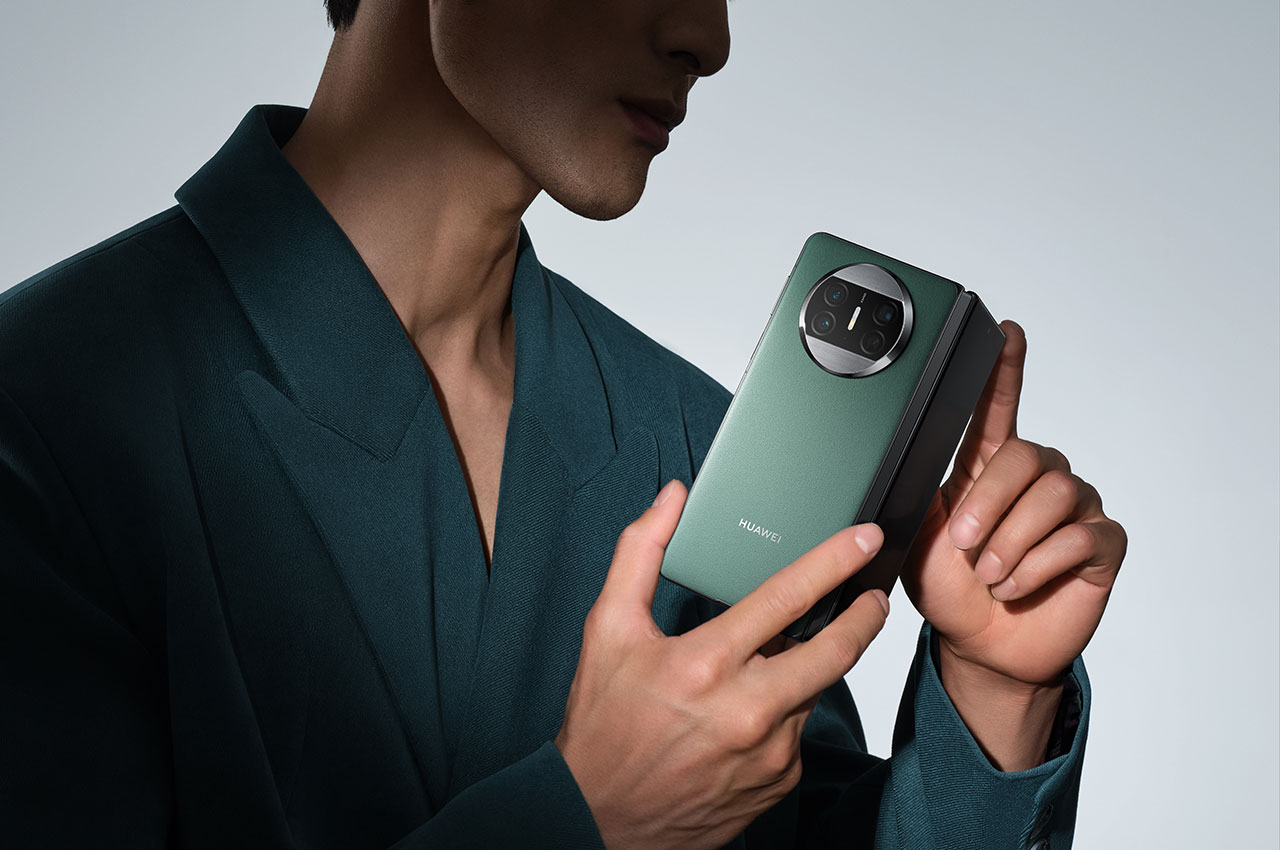 Huawei，mobile phone，product design，Digital intelligence，HUAWEI，Folding mobile phone，