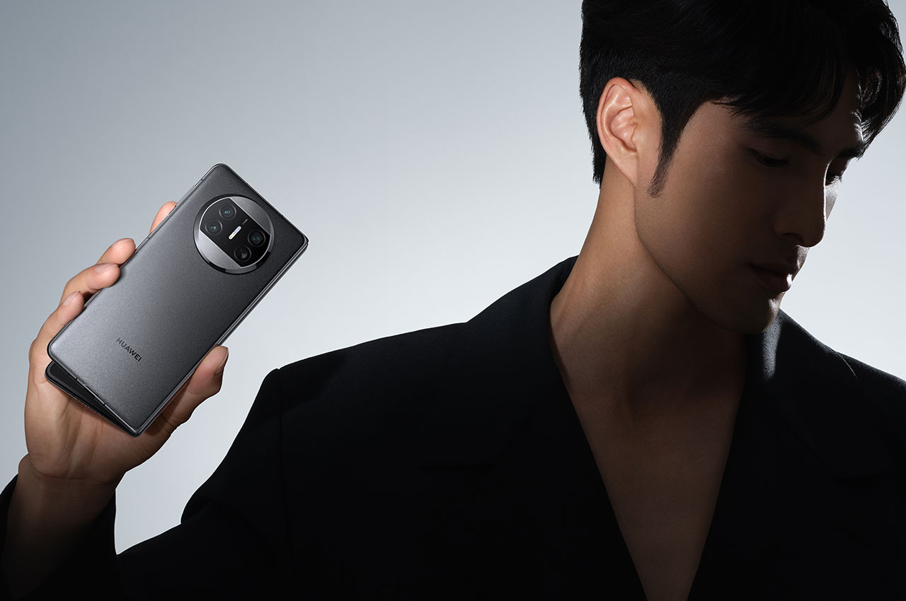 Huawei，mobile phone，product design，Digital intelligence，HUAWEI，Folding mobile phone，