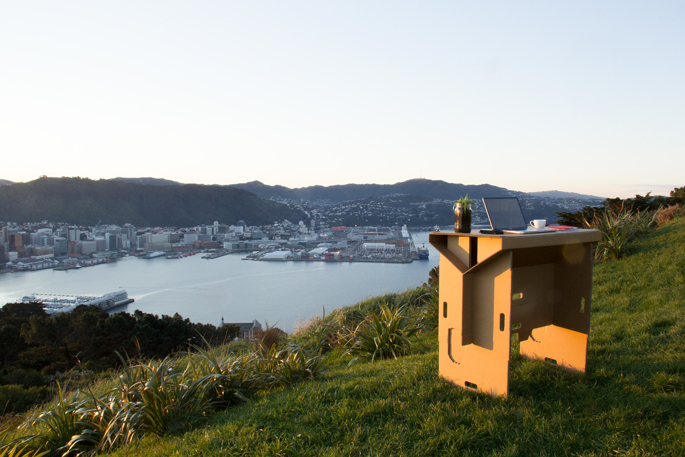 2014 red dot award，2014 best design，cardboard，desk，fold，Recyclable，