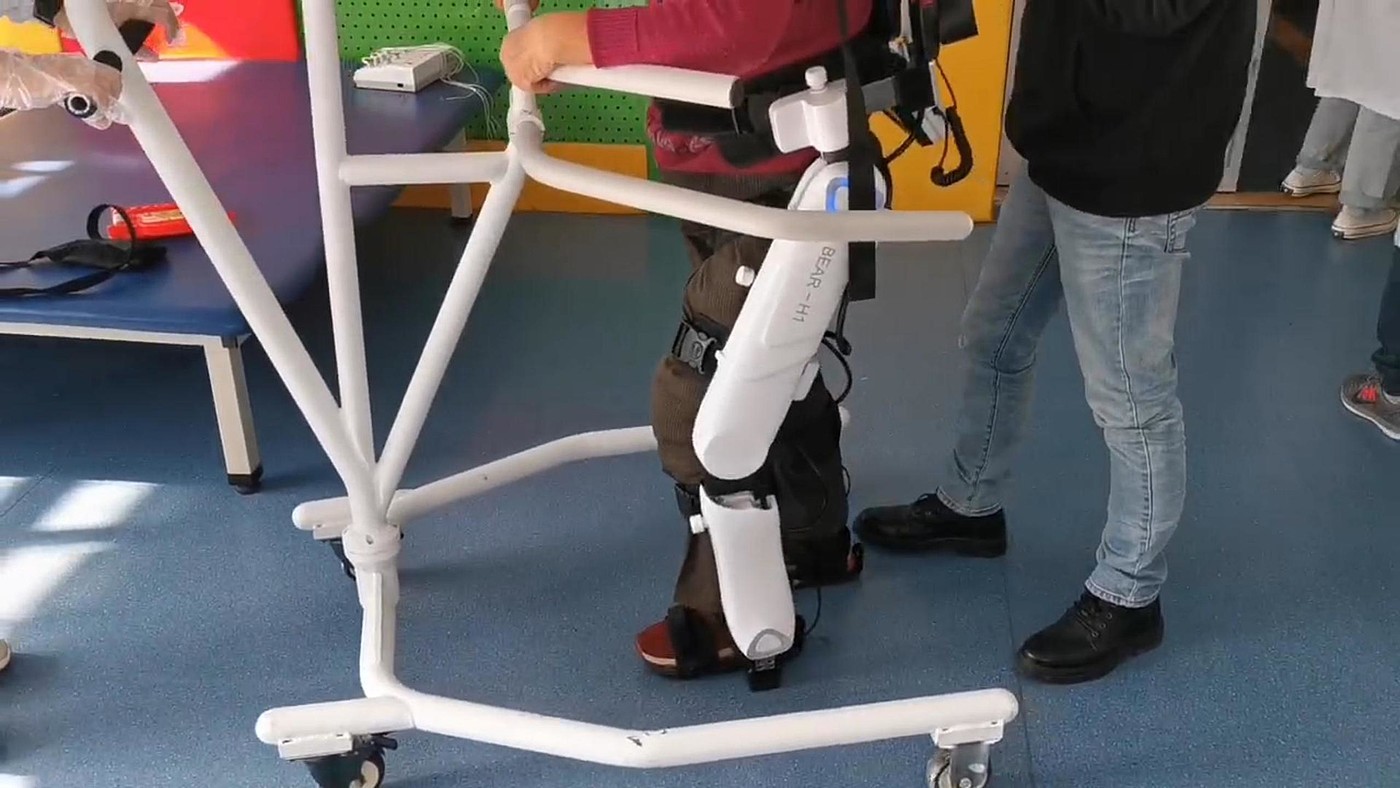 Exoskeleton robot，Wearable robot，rehabilitation training，Step robot，