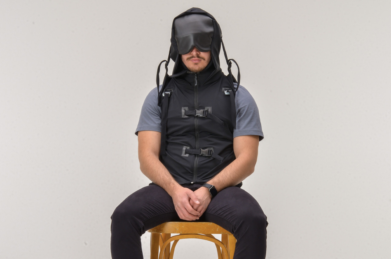 Napow，sleeveless jacket，clothes，Outdoor equipment，