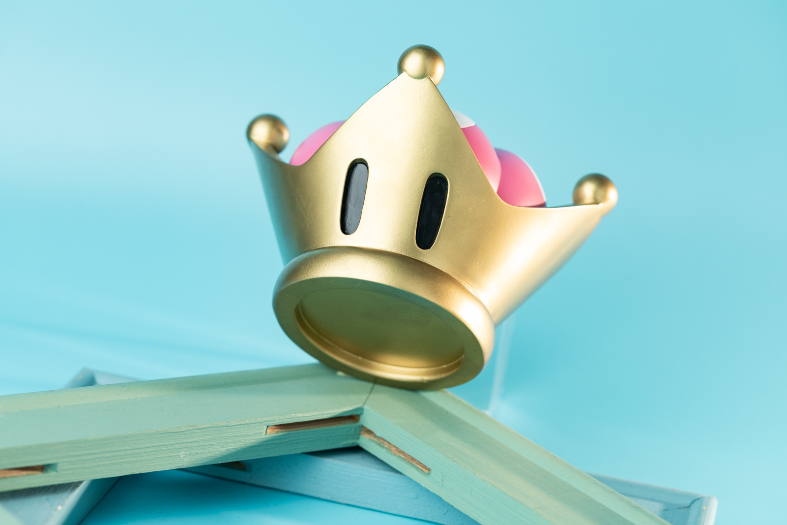 Crown box, jewelry box，