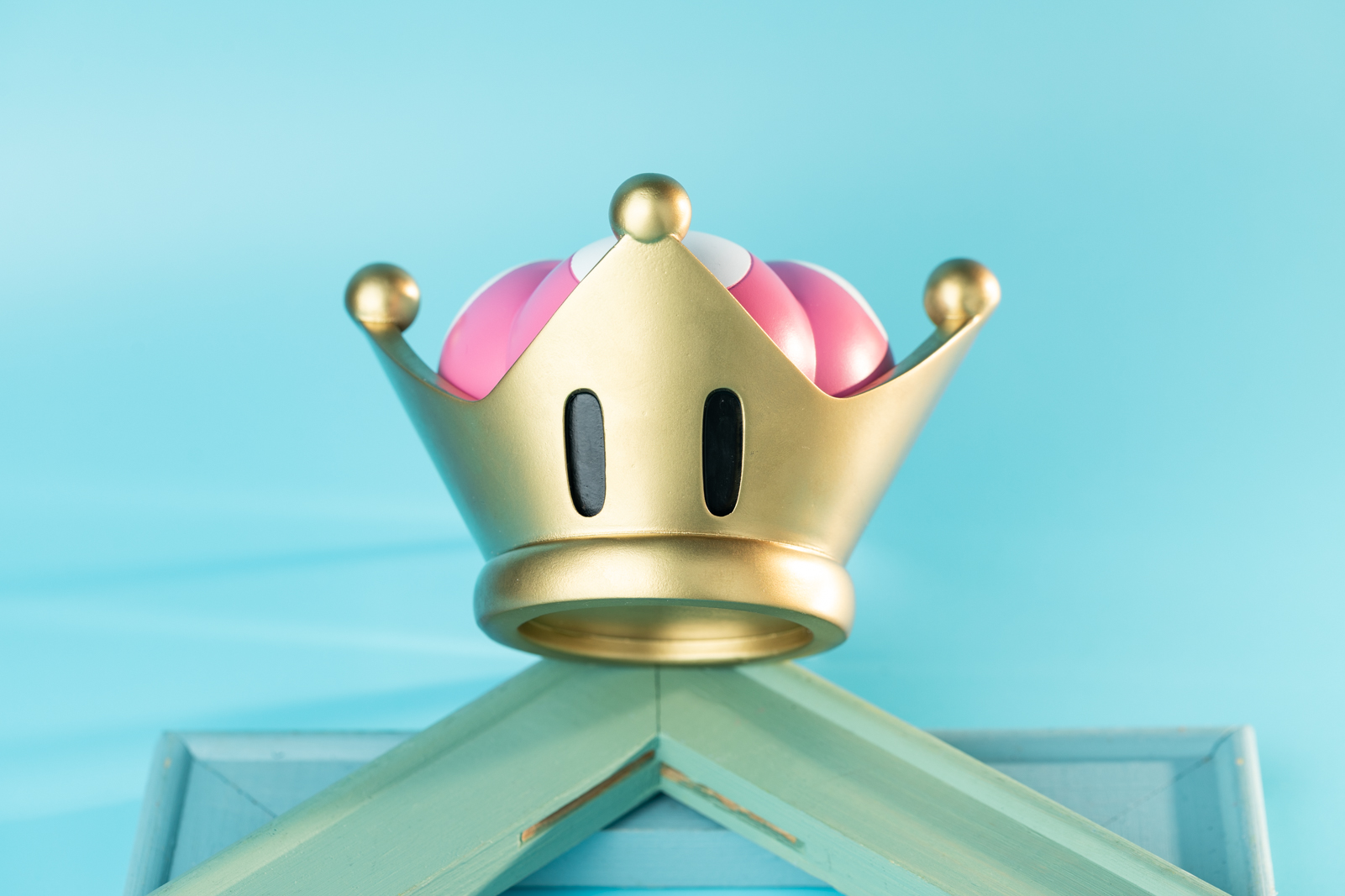 Crown box, jewelry box，