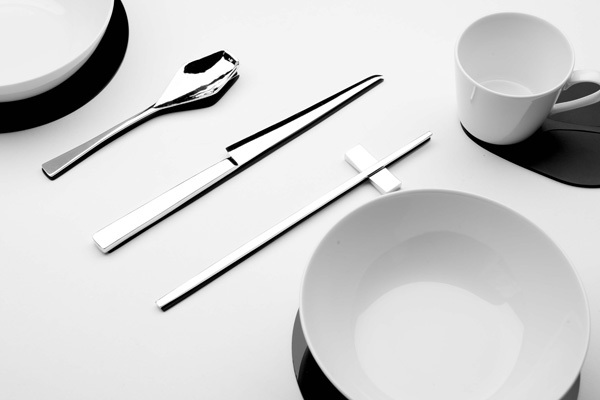 tableware，knife，spoon，Coaster，Water cup，cup，bowl，