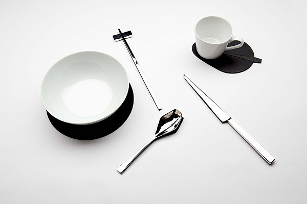 餐具，刀，勺，杯垫，水杯，杯，碗，