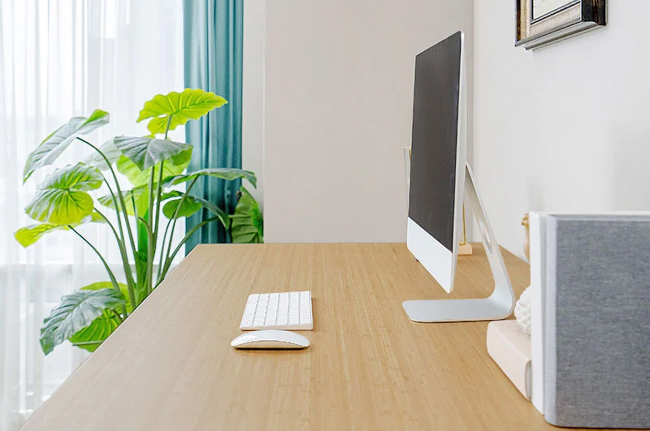 practical，sustainable，furniture，Liftable desk，texture of material，Bamboo，standing desk ，