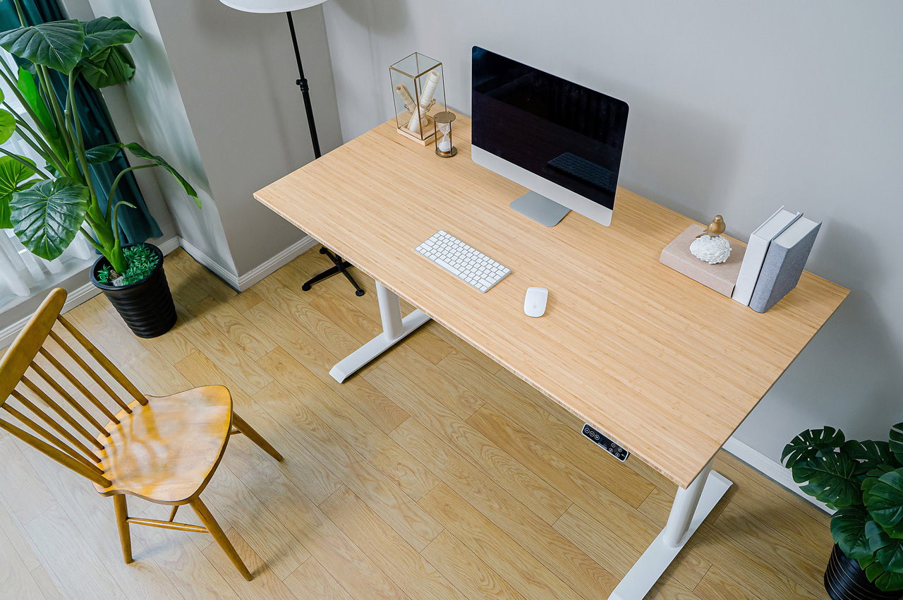 practical，sustainable，furniture，Liftable desk，texture of material，Bamboo，standing desk ，