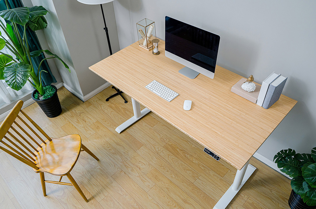 practical，sustainable，furniture，Liftable desk，texture of material，Bamboo，standing desk ，