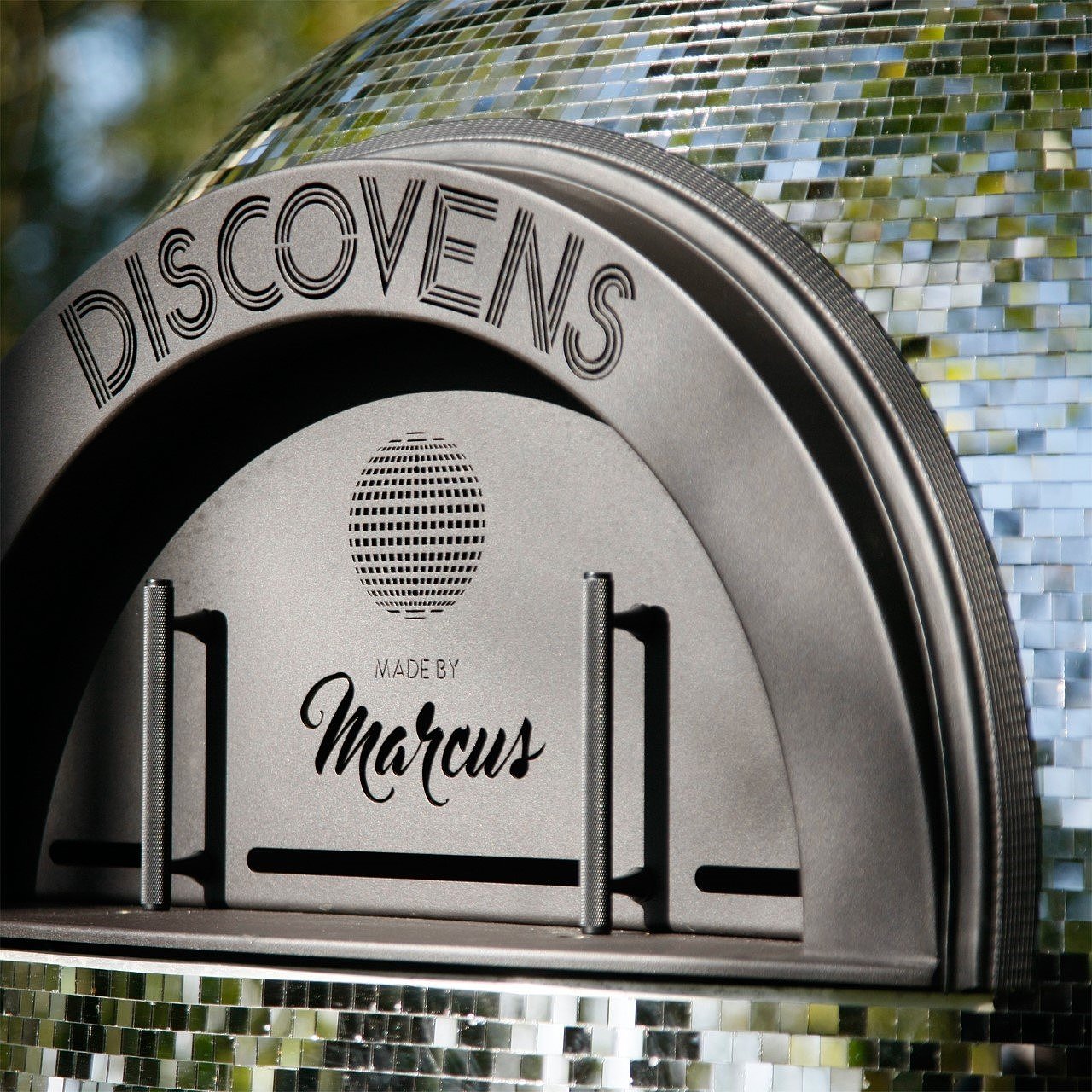 Disco Ball，Pizza，oven，Kitchen appliances，