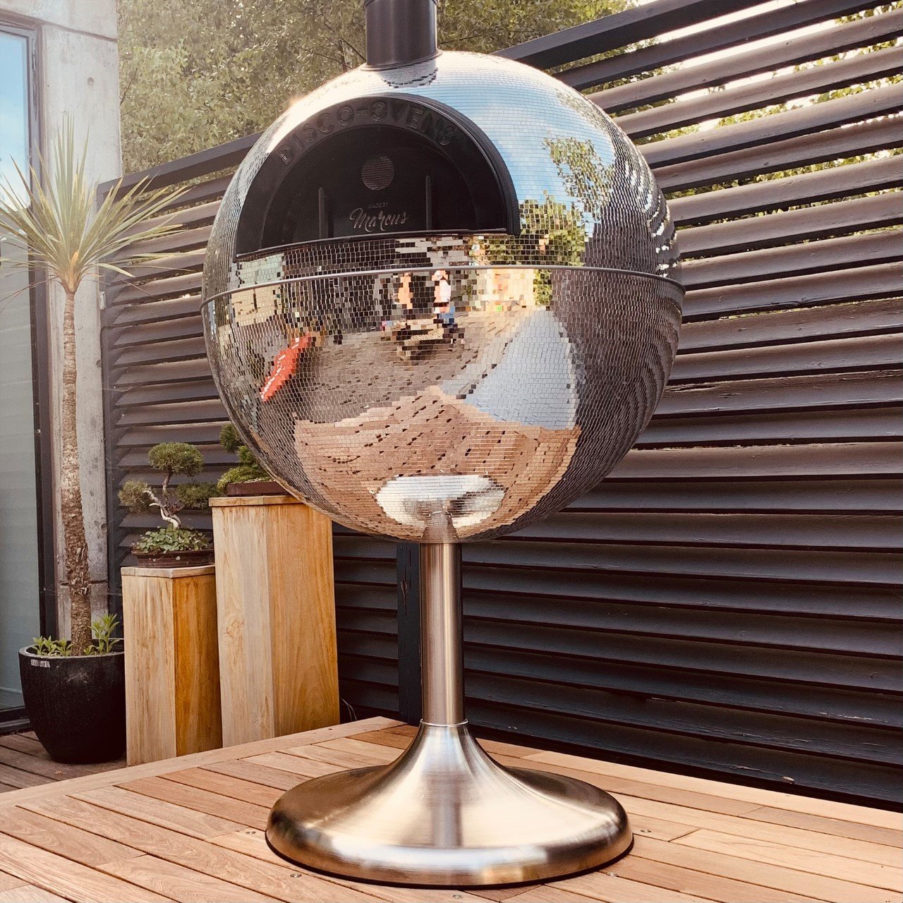 Disco Ball，Pizza，oven，Kitchen appliances，