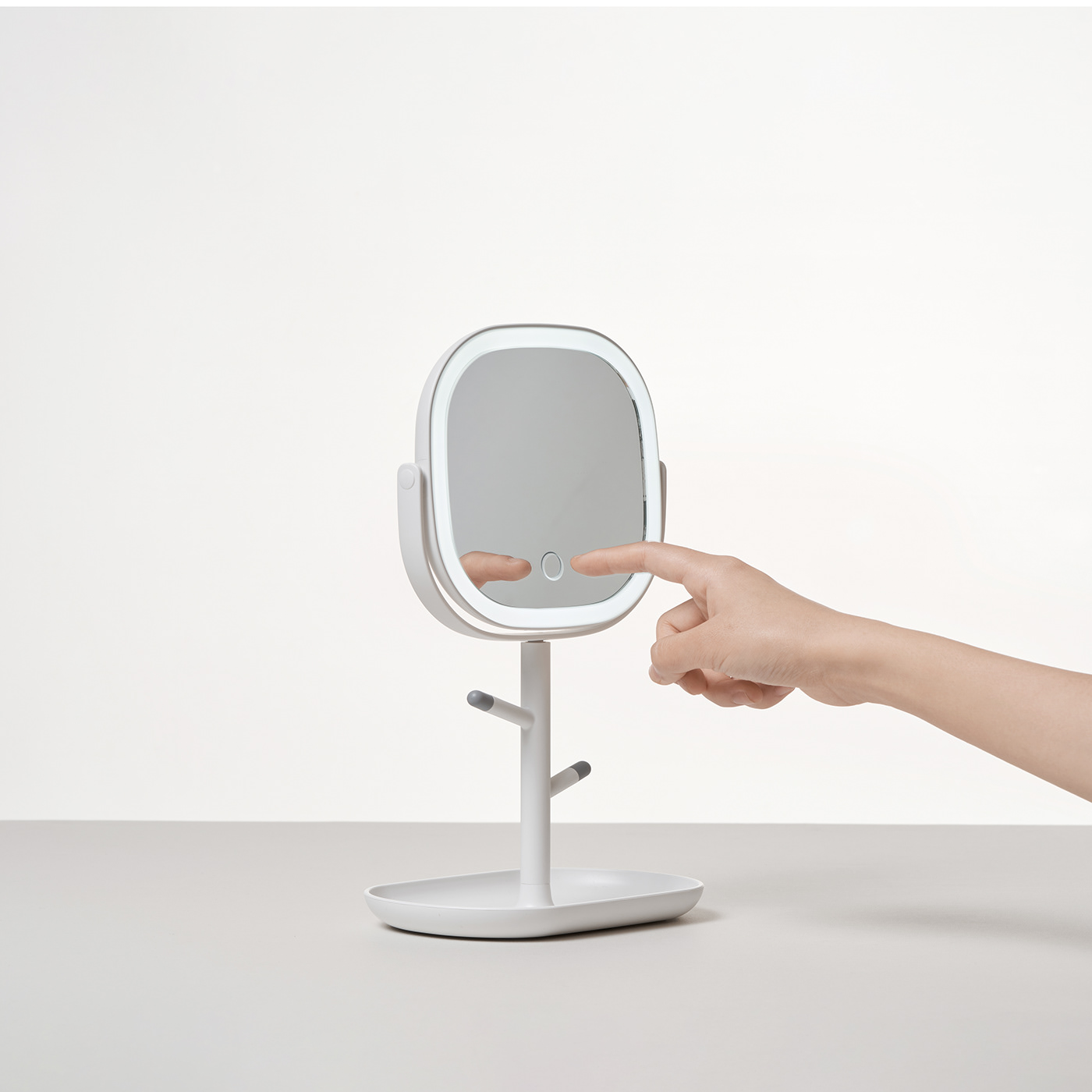 mirror，LED mirror，product design，industrial design，innovate，Branch，A beauty care，