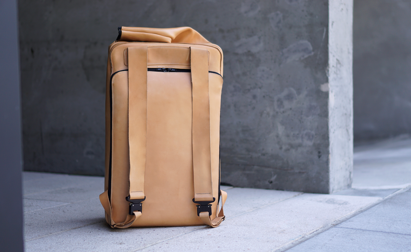 Roll-front，knapsack，genuine leather，brown，