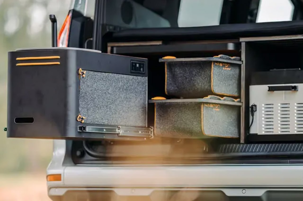 Campervan，Roof tent，Habiton，camping，on vacation，