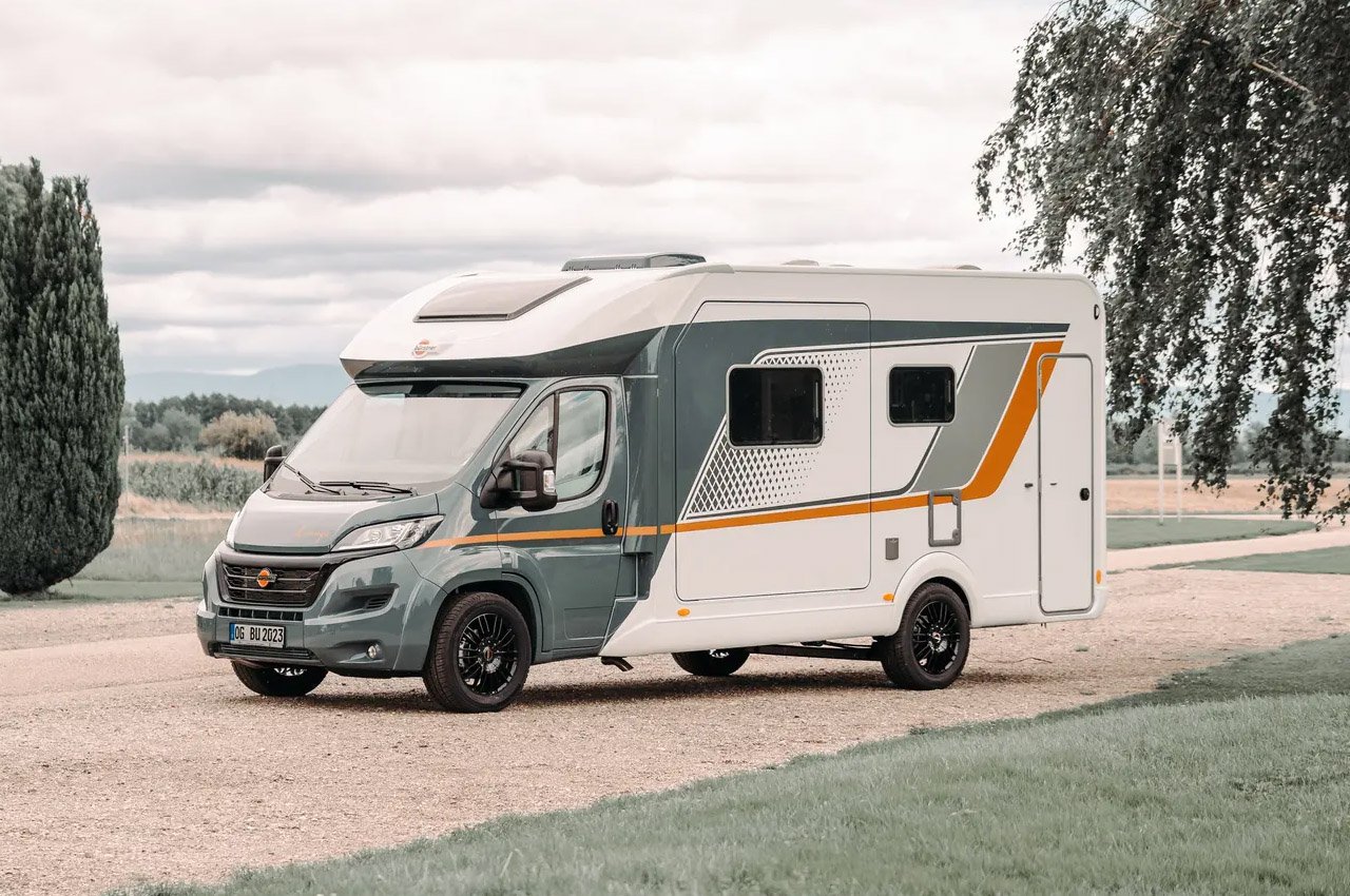 Campervan，Roof tent，Habiton，camping，on vacation，