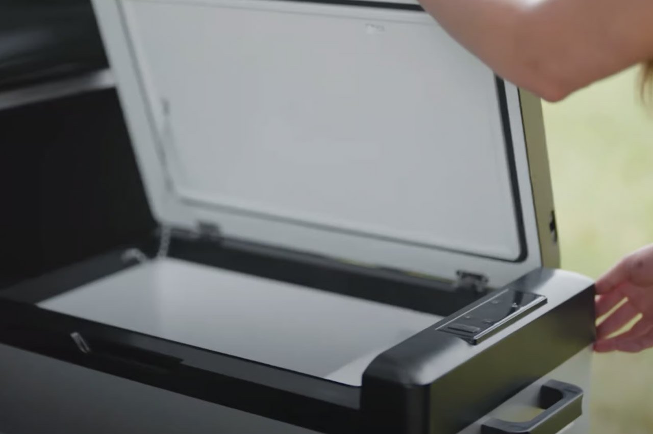 Campervan，Roof tent，Habiton，camping，on vacation，