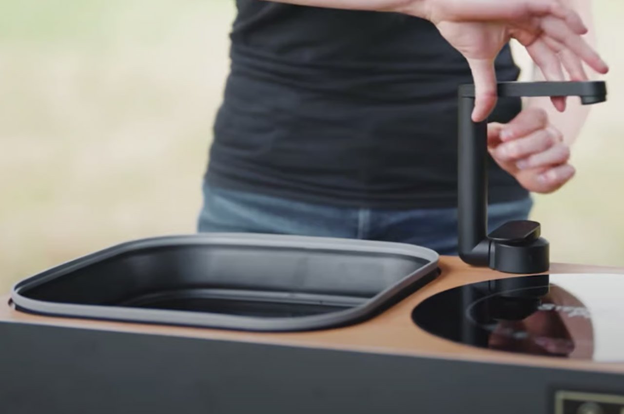 Campervan，Roof tent，Habiton，camping，on vacation，