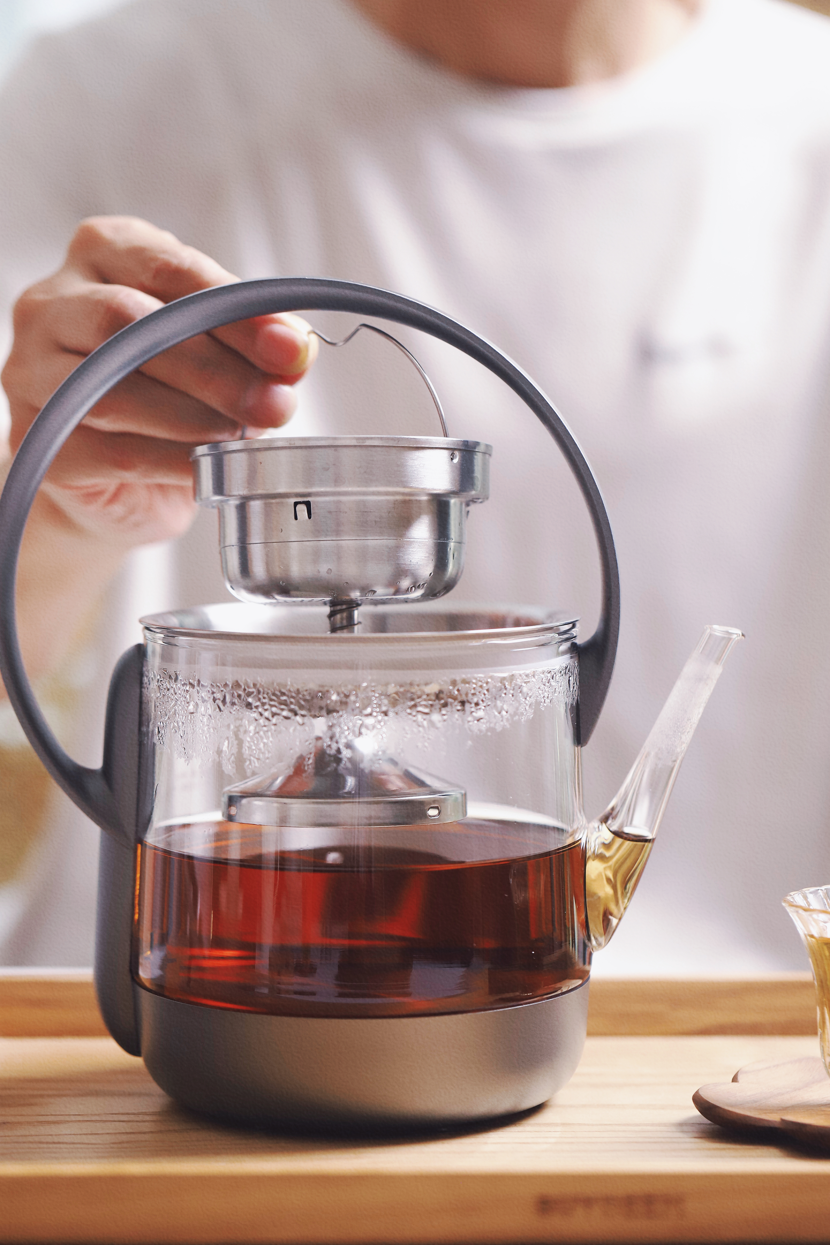 Into a tea appliance，Jingyue Beiliang Pot，small home appliances，product design，Beam lifting kettle，Minimalist design ，Tea design，Tea Tilder Pot，