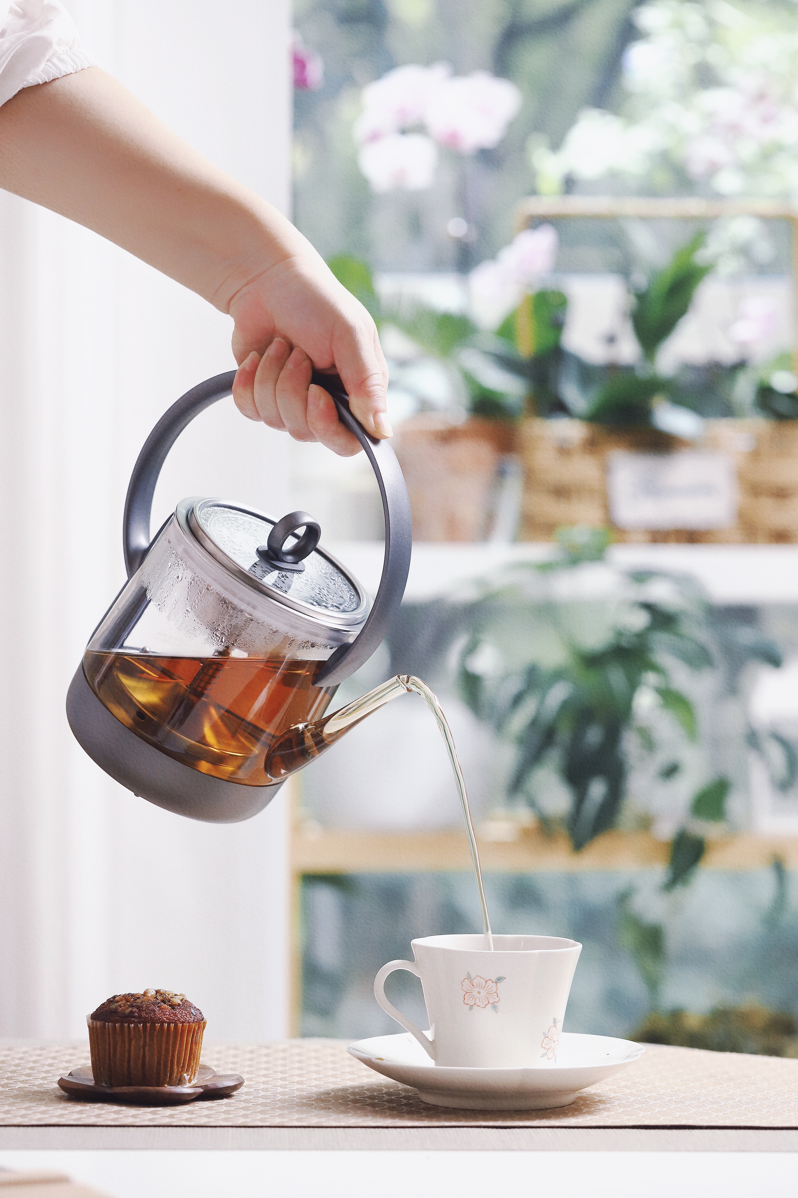 Into a tea appliance，Jingyue Beiliang Pot，small home appliances，product design，Beam lifting kettle，Minimalist design ，Tea design，Tea Tilder Pot，
