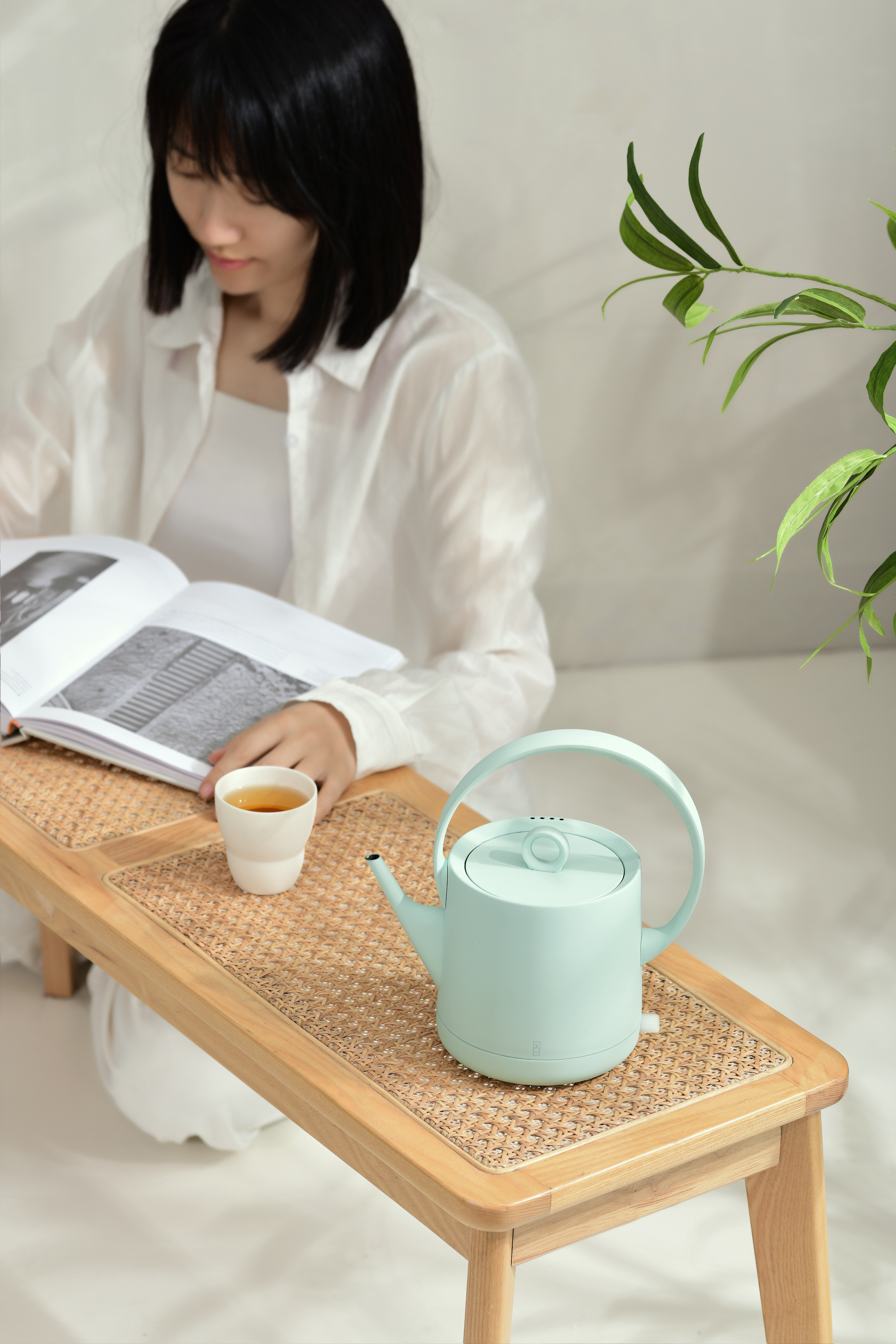 Into a tea appliance，Jingyue Beiliang Pot，small home appliances，product design，Beam lifting kettle，Minimalist design ，tea culture，Household products，