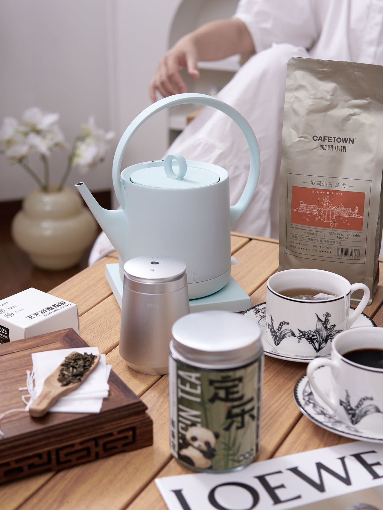 Into a tea appliance，Jingyue Beiliang Pot，small home appliances，product design，Beam lifting kettle，Minimalist design ，tea culture，Household products，