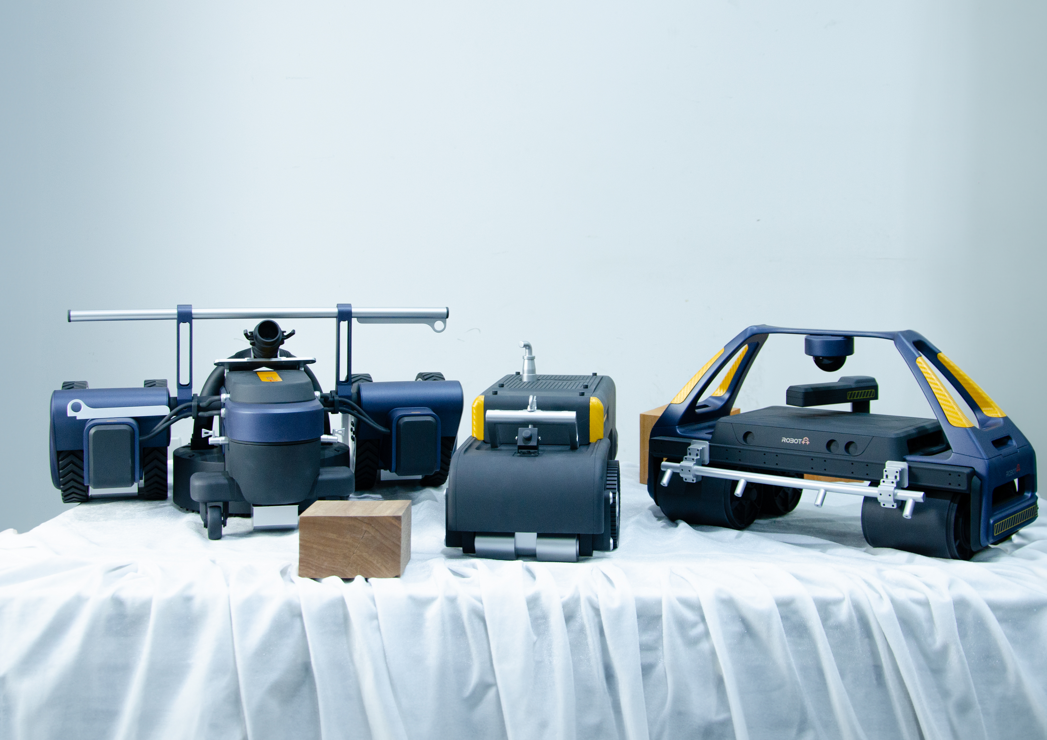 rust removal of hull，Industrial robot，