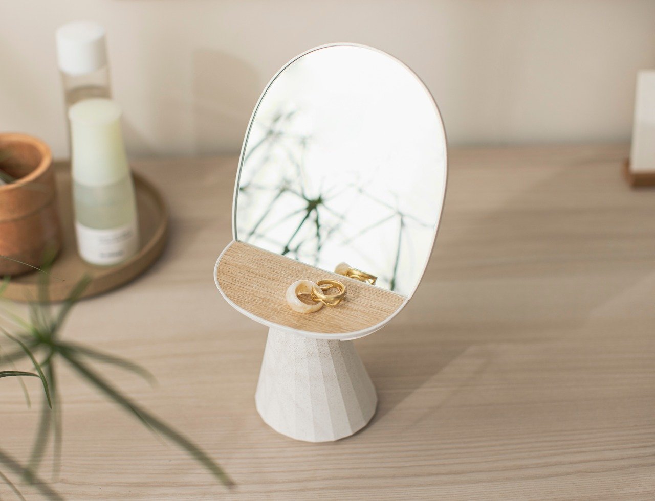 Minimalism，mirror，Aesthetic feeling，Ornaments，