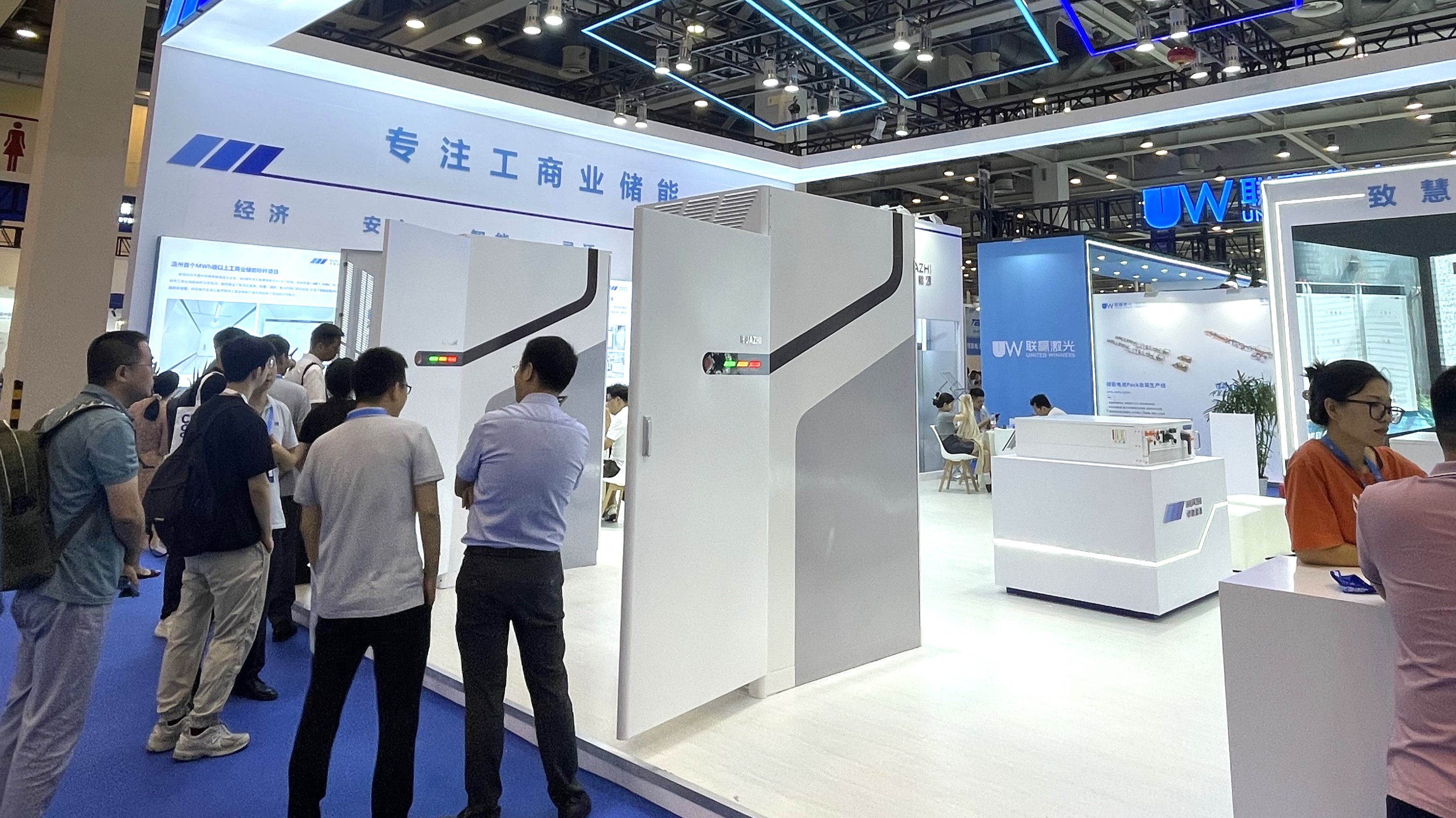 Industrial and commercial energy storage cabinet，new energy，Liquid cooling，industrial design，