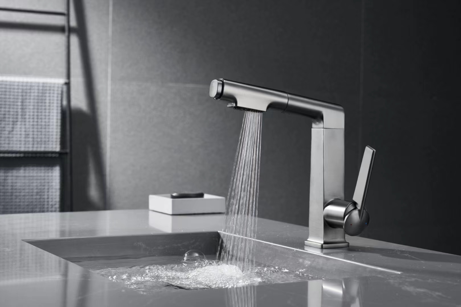 Pull faucet，water tap，bathroom，kitchen and toilet，