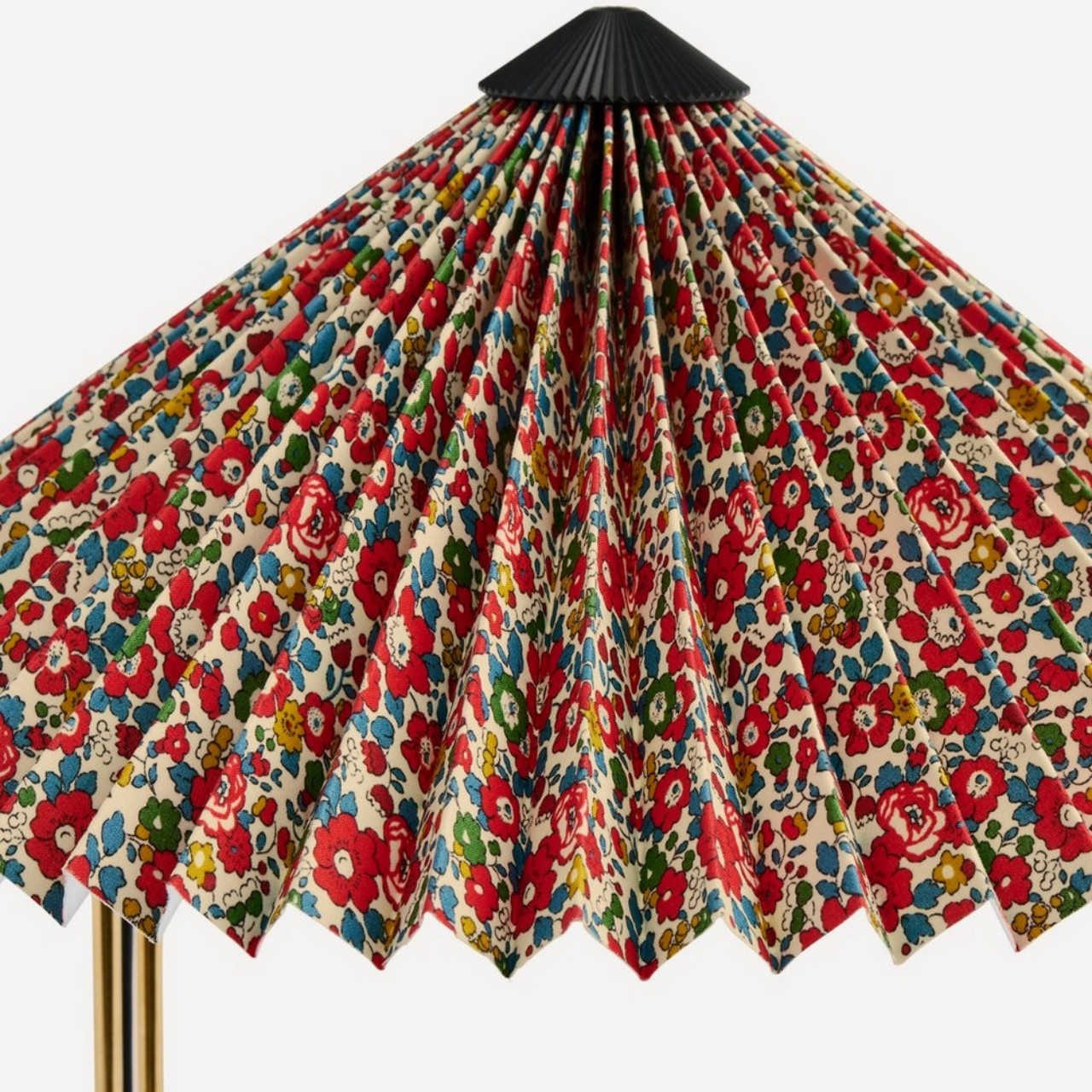 Desk lamp，lamps and lanterns，atmosphere，