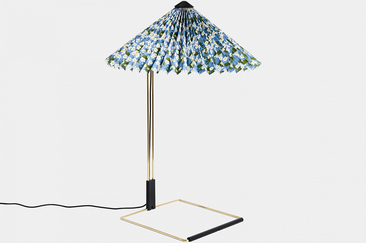 Desk lamp，lamps and lanterns，atmosphere，