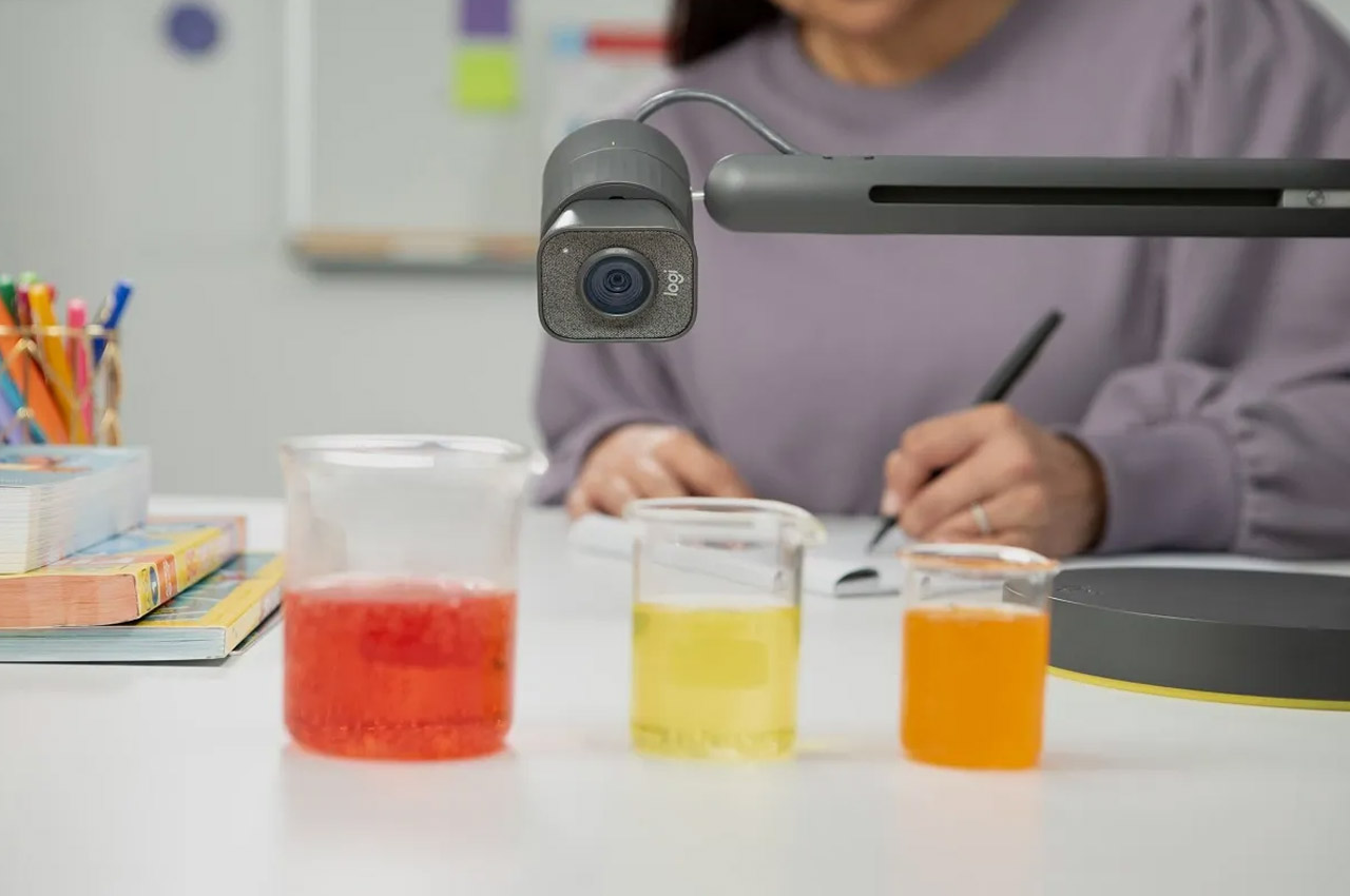 Articulated，Stretch your arms，REACH，camera，