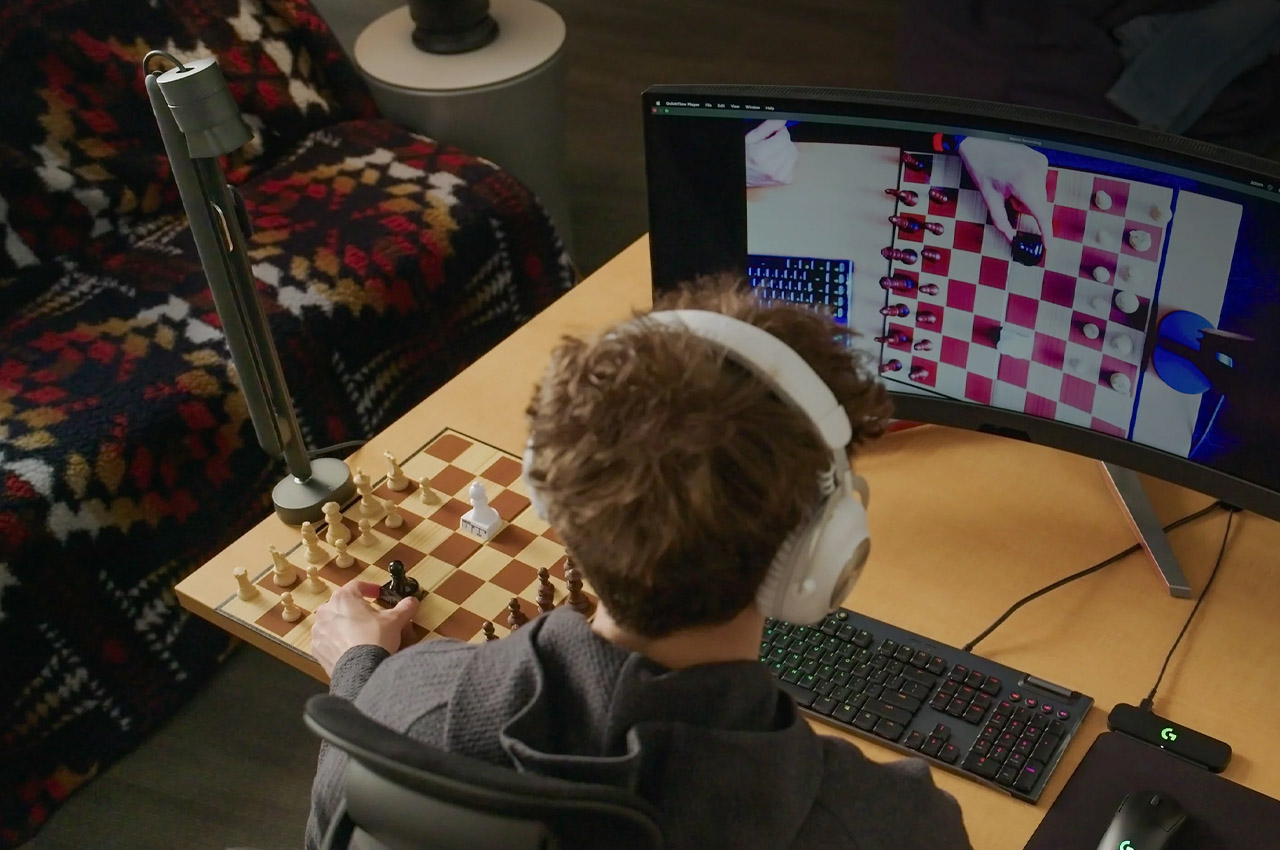 Articulated，Stretch your arms，REACH，camera，