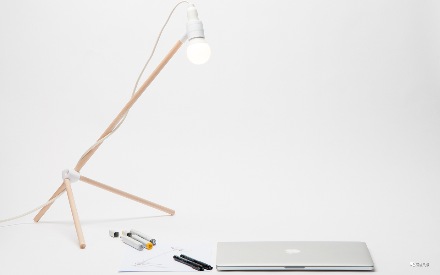 tea set，Quality life，A set of porcelain，Ceramics and wood，Hand drawing，Original texture，manufacturing process，Desk lamp，wood，Interesting structure，Wood and white，Triangular support，glass，storage box，kettle，lamps and lanterns，