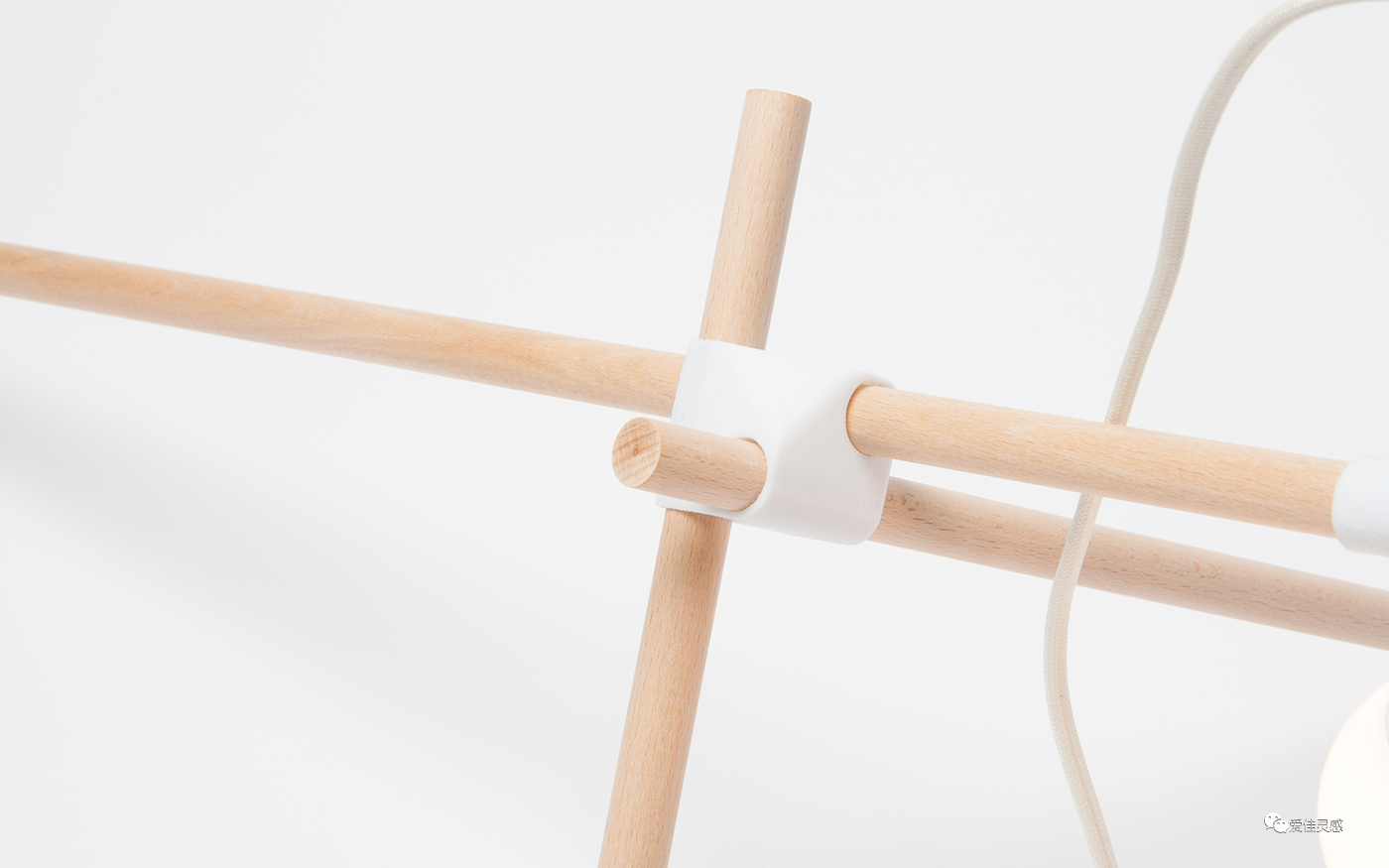 tea set，Quality life，A set of porcelain，Ceramics and wood，Hand drawing，Original texture，manufacturing process，Desk lamp，wood，Interesting structure，Wood and white，Triangular support，glass，storage box，kettle，lamps and lanterns，