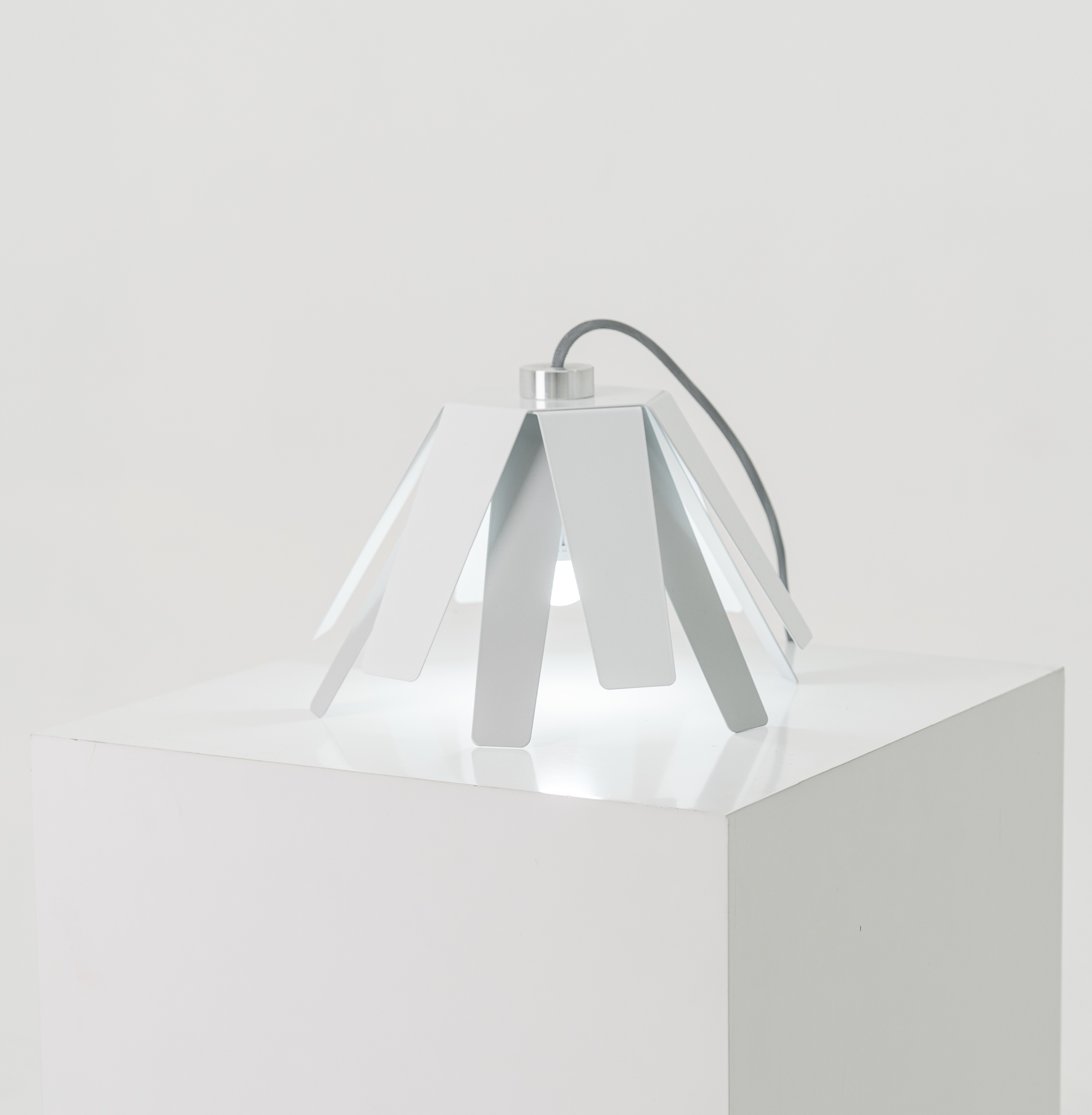 Desk lamp，lamps and lanterns，pattern，