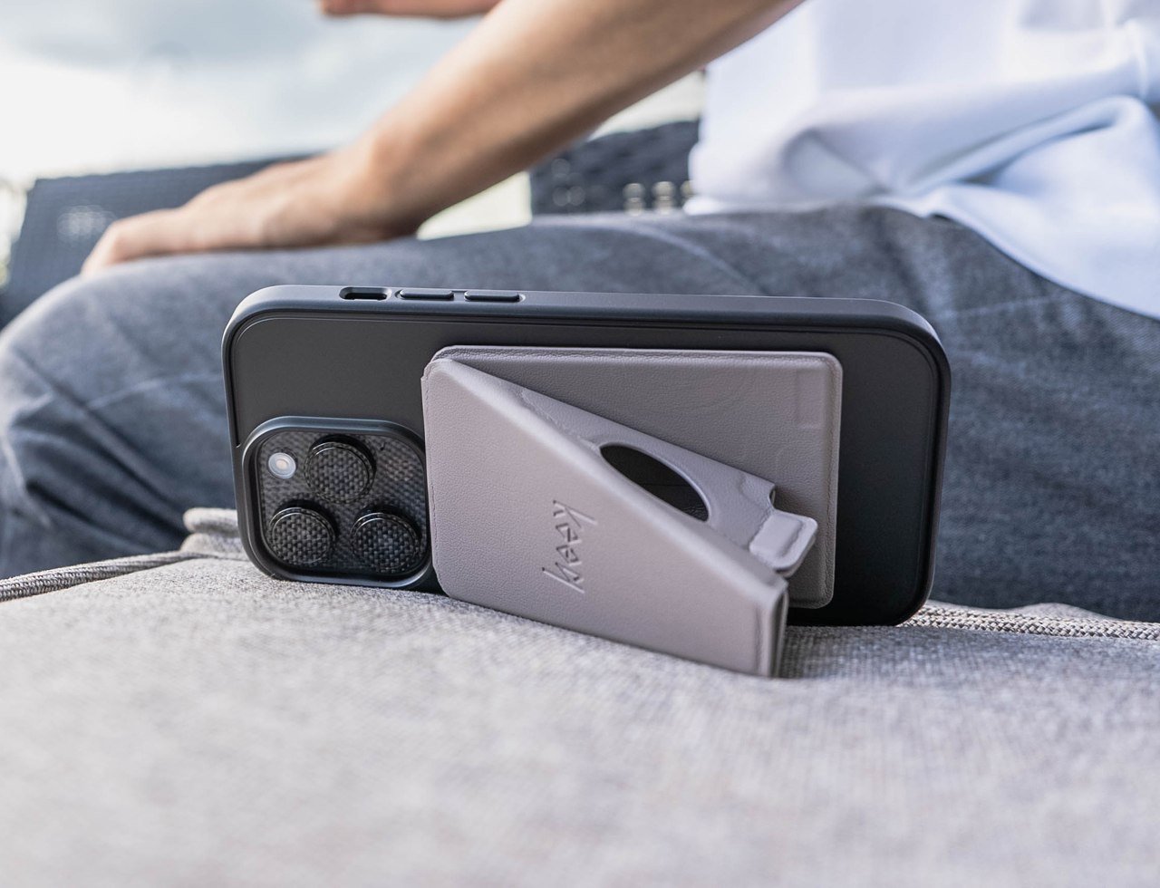 Bracket，Mobile phone bracket，product design，Design，Magnet support，iphone，