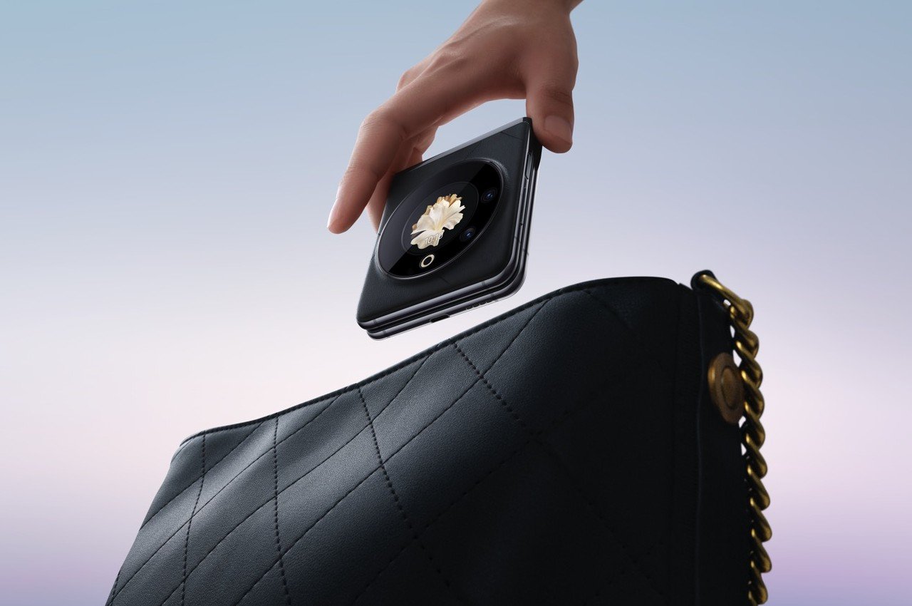 mobile phone，industrial design，product design，Design，Intelligent mobile phone，Foldable，