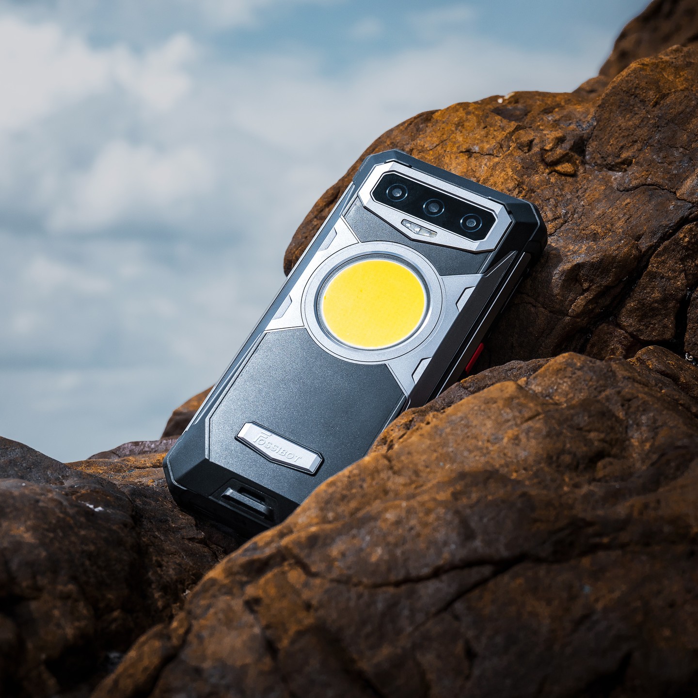 Outdoor mobile phone，Three prevention mobile phone，Big flashlight，Large battery，